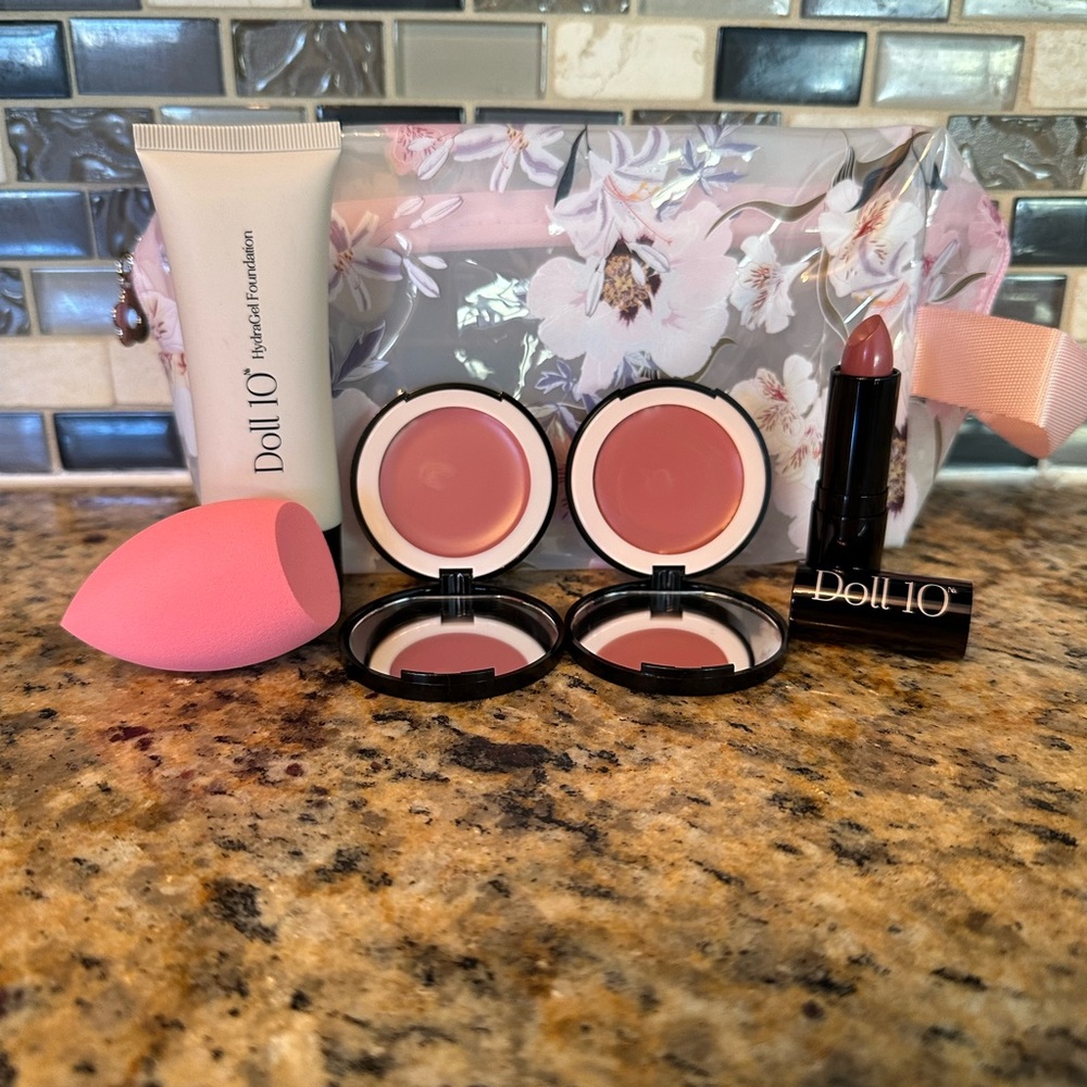Doll 10 cosmetic kit